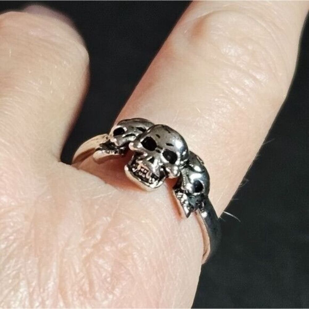 18KRGP three skulls ring size 7.5